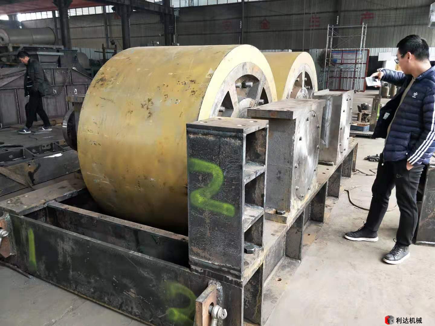 對輥制砂機(jī)